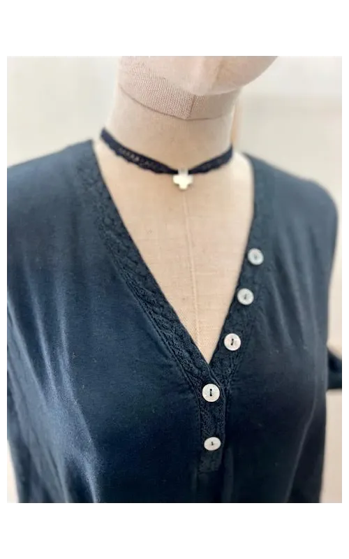 Camiseta Básica Botones...